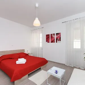 https://rooms-old-town.hotelinzadar.com